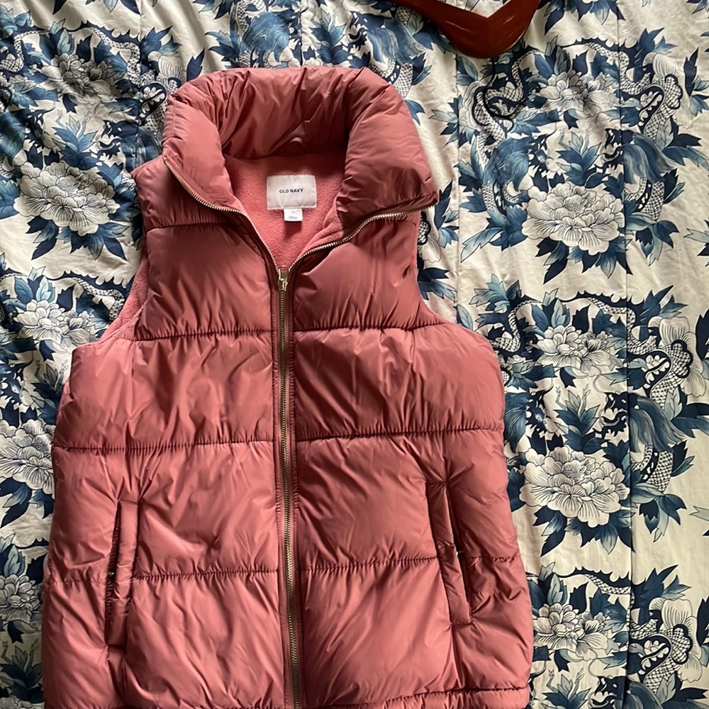 Womens mauve puffer vest - never worn